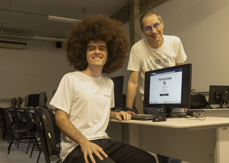 Aluno da UEM vence hackathon com IA para diagnosticar doenças em amostras de sangue - Nuno Abilio, de Ciência da Computação e professor Yandre Costa