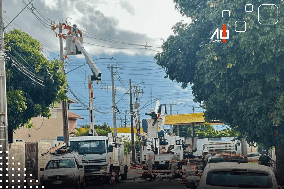 Colisão contra poste provoca interrupção de energia em bairros de Assis